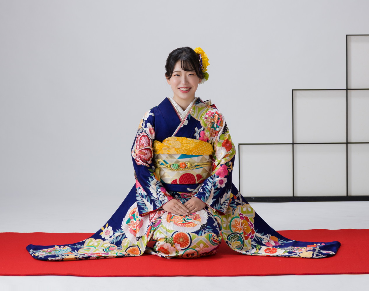 豪華な振袖で佇む成人の晴れ姿