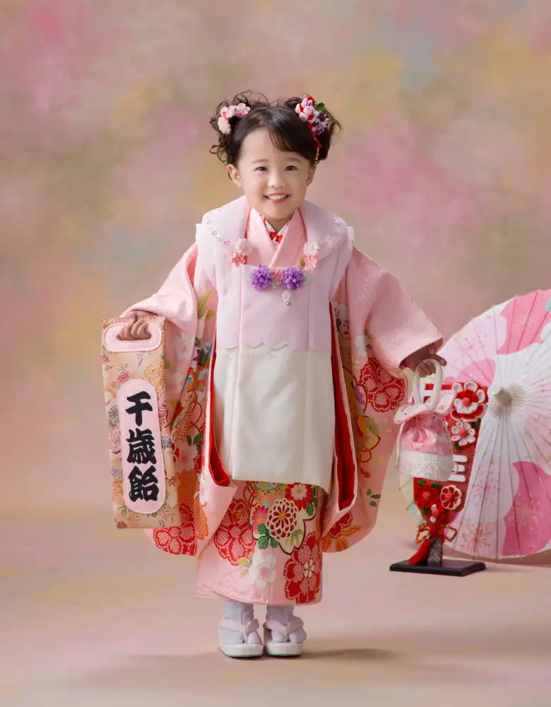 色鮮やかな着物の七五三ポートレート