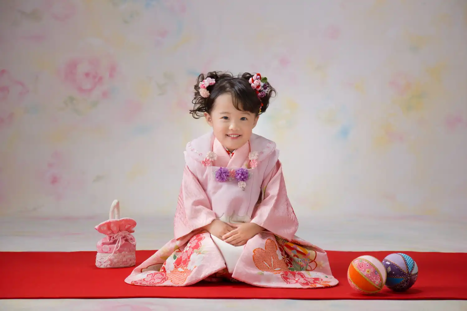 色鮮やかな着物の七五三ポートレート