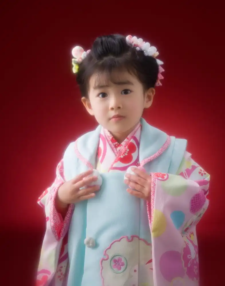 色鮮やかな着物の七五三ポートレート