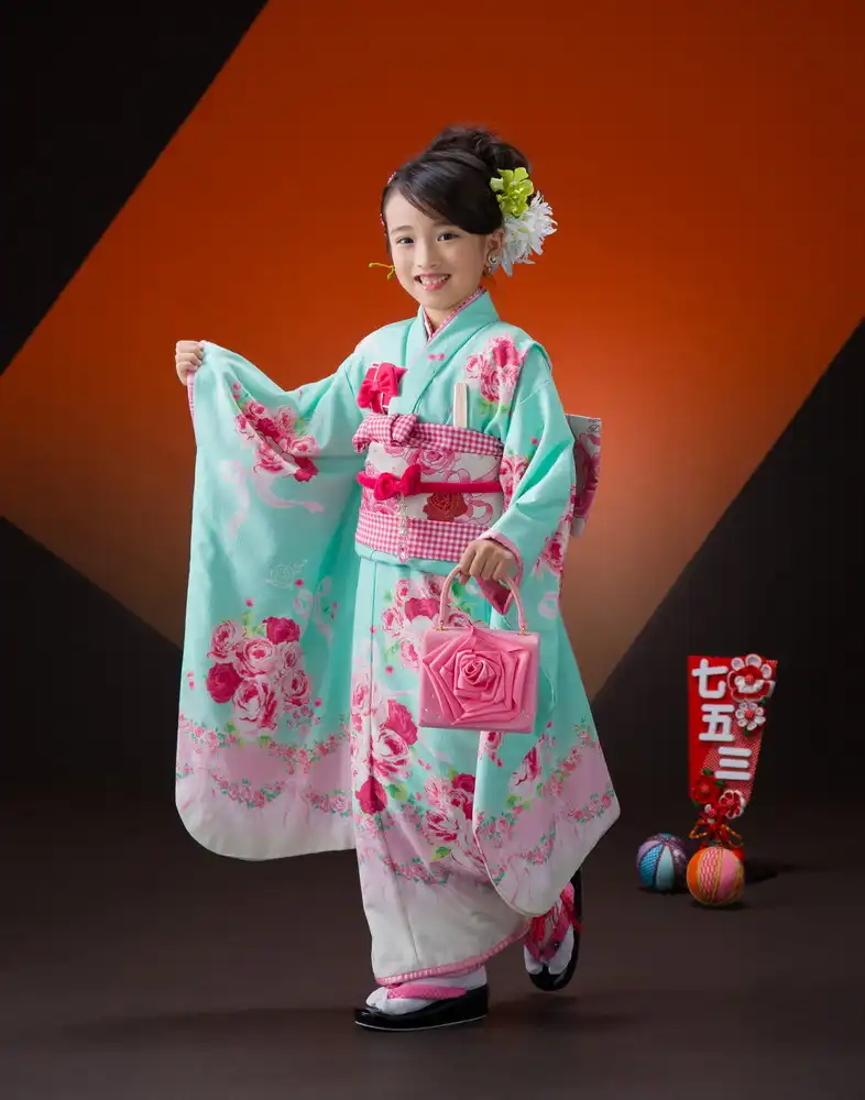 色鮮やかな着物の七五三ポートレート
