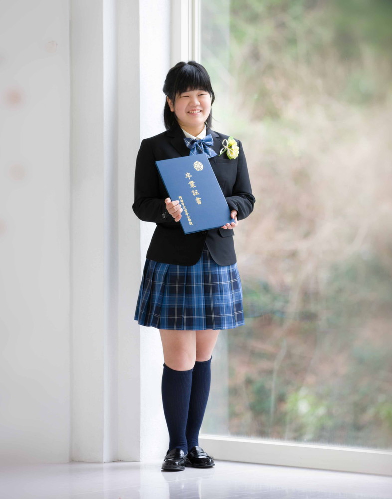 制服姿の入学記念写真